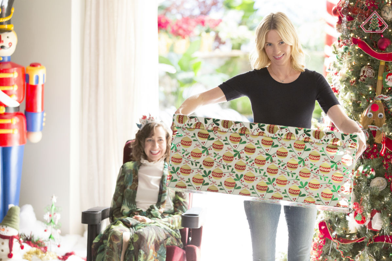 Illustration for article titled No One Gives Christmas Presents Like The Last Man On Earth